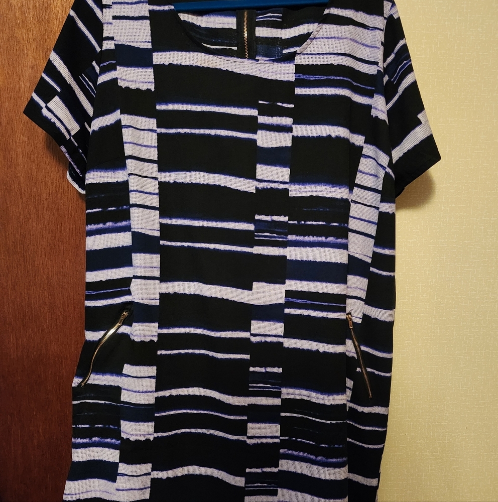 Chic Striped Dress with Zipper Pockets